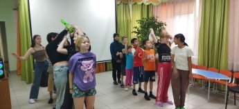 "На зарядку становись!"
